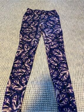 **RARE** LuLaRoe Purple Wolves One Size Leggings - Lavender & Violet Print